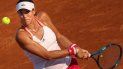 Muguruza le puso empeño, pero no pudo ante la contundencia de la rumana Simona Halep en el torneo de tenis de Roma. Muguruza le puso empeño, pero no pudo ante la contundencia de la rumana Simona Halep en el torneo de tenis de Roma.
