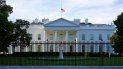 Una bandera estadounidense ondea a media asta en la Casa Blanca, en Washington, el sábado 19 de septiembre de 2020. Una bandera estadounidense ondea a media asta en la Casa Blanca, en Washington, el sábado 19 de septiembre de 2020.