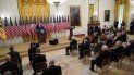El presidente Donald Trump habla durante un evento para honrar a los veteranos de Bahía de Cochinos en el Salón Este de la Casa Blanca, el miércoles 23 de septiembre de 2020 en Washington. Los estadounidenses que viajen a Cuba no podrán alojarse en hoteles ni regresar a su casa con cigarros o ron, de acuerdo con una serie de nuevas sanciones anunciadas por Trump. El presidente Donald Trump habla durante un evento para honrar a los veteranos de Bahía de Cochinos en el Salón Este de la Casa Blanca, el miércoles 23 de septiembre de 2020 en Washington. Los estadounidenses que viajen a Cuba no podrán alojarse en hoteles ni regresar a su casa con cigarros o ron, de acuerdo con una serie de nuevas sanciones anunciadas por Trump.