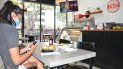 Los restaurantes han sufrido grandes pérdidas por la pandemia. Los restaurantes han sufrido grandes pérdidas por la pandemia.