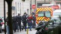 Policías patrullan la zona después de un ataque con cuchillo cerca de las oficinas del experiódico satírico Charlie Hebdo, el viernes 25 de septiembre de 2020, en París. Policías patrullan la zona después de un ataque con cuchillo cerca de las oficinas del experiódico satírico Charlie Hebdo, el viernes 25 de septiembre de 2020, en París.