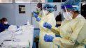 Personal médico realiza pruebas rápidas de COVID-19 en una escuela secundaria en Roma, el lunes 28 de septiembre de 2020. Personal médico realiza pruebas rápidas de COVID-19 en una escuela secundaria en Roma, el lunes 28 de septiembre de 2020.