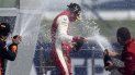 El piloto alemán Mick Schumacher (centro) del equipo Prema Racing de la Fórmula 2 celebra su victoria en la carrera disputada en Sochi, Rusia, el sábado 26 de septiembre de 2020 El piloto alemán Mick Schumacher (centro) del equipo Prema Racing de la Fórmula 2 celebra su victoria en la carrera disputada en Sochi, Rusia, el sábado 26 de septiembre de 2020