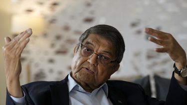 El escritor nicaragüense Sergio Ramírez habla durante una entrevista con la AFP antes del festival literario Centroamérica Cuenta 2024 en la ciudad de Panamá el 21 de mayo de 2024.