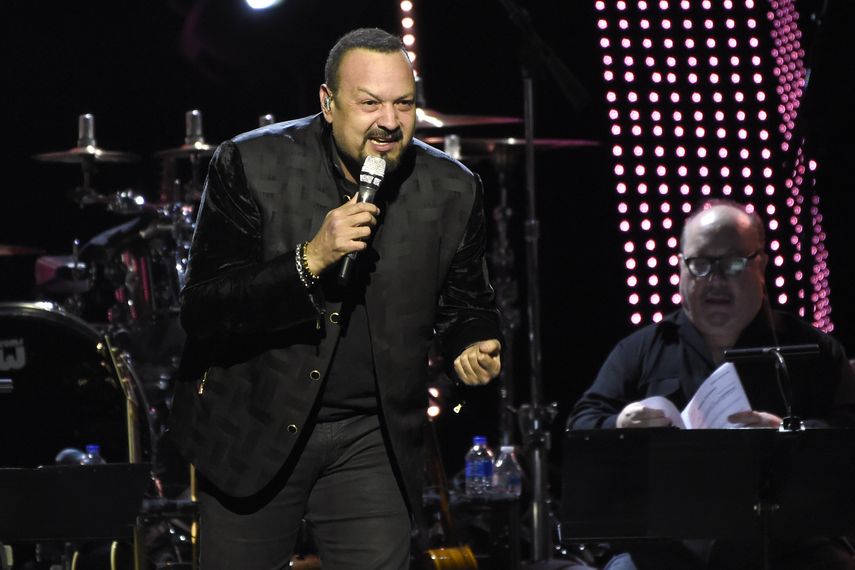 Pepe Aguilar actúa en la gala en honor a Maná como Persona del Año de la Academia Latina de la Grabación, el 14 de noviembre de 2018 en Las Vegas. Aguilar y su familia están listos para volver al ruedo en 2021 con la gira Jaripeo sin fronteras.