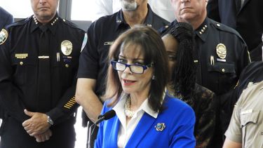La fiscal estatal de Miami-Dade Katherine Fernández Rundle habla durante una rueda de prensa (Archivo).