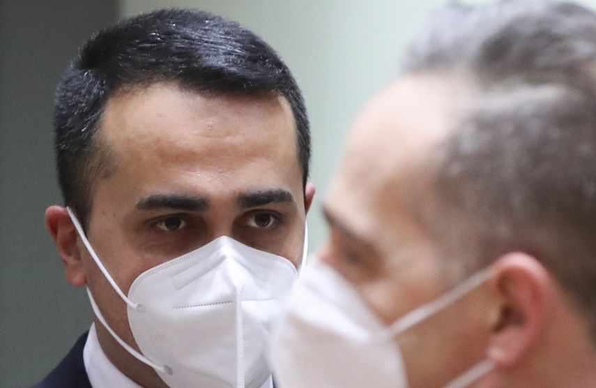 El ministro de exteriores de Italia Luigi Di Maio (izq) con el ministro de exteriores de Alemania Heiko Maas en una reunión de la UE en Bruselas el 22 de febrero del 2021.&nbsp;