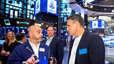 Expertos en Wall Street dialogan durante una de las sesiones de la Bolsa.