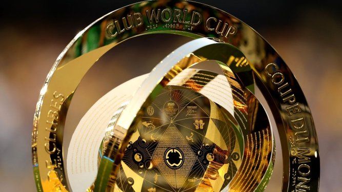 La imagen muestra el trofeo que se llevará el campeón de la venidera edición del Mundial de Clubes de la FIFA. La imagen muestra el trofeo que se llevará el campeón de la venidera edición del Mundial de Clubes de la FIFA.