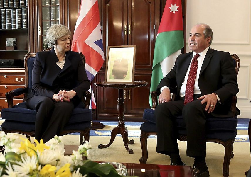 &nbsp;La primera ministra británica&nbsp;Theresa&nbsp;May durante su encuentro con el primer ministro jordano, Hani al Mulqui, en Amán.
