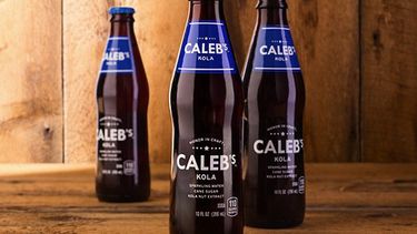 El nombre es un reconocimiento al farmacéutico Caleb Bradham, de Carolina del Norte, al que se le da el crédito de haber creado la fórmula de la Pepsi en la década de 1890