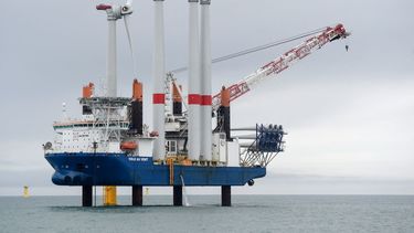 Imagen de una plataforma de energía eólica.