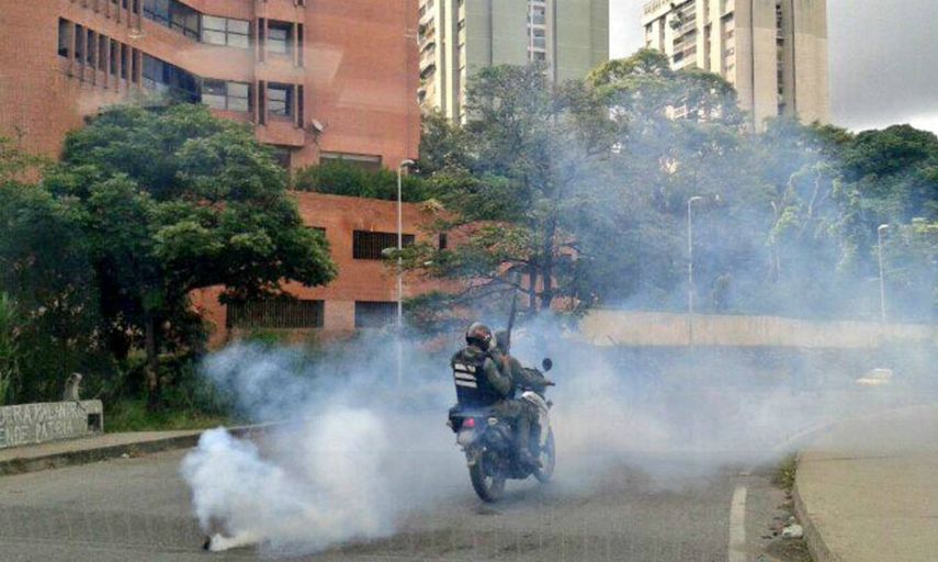 Funcionarios de los cuerpos de seguridad del Estado venezolano han reprimido este domingo las manifestaciones opositoras que se llevan a cabo contra del régimen de Nicolás Maduro.