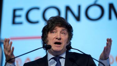 Javier Milei, candidato presidencial de la coalición La Libertad Avanza, se dirige al Consejo de las Américas en Buenos Aires, Argentina, el jueves 24 de agosto de 2023.