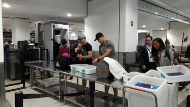 Libros y documentos personales entrarán en breve en la lista de artículos que los pasajeros tendrán que chequear de manera independiente en los puntos de control de los aeropuertos de EEUU.