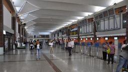 Cubanos, venezolanos y estadounidenses, entre los ciudadanos deportados.