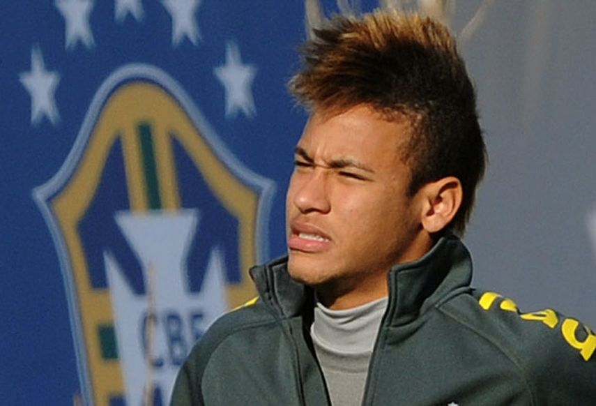 En Brasil también tratan de conocer si hubo algún manejo irregular en el traspaso de Neymar. (ARCHIVO)