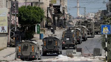 Una columna de vehículos blindados del ejército israelí.