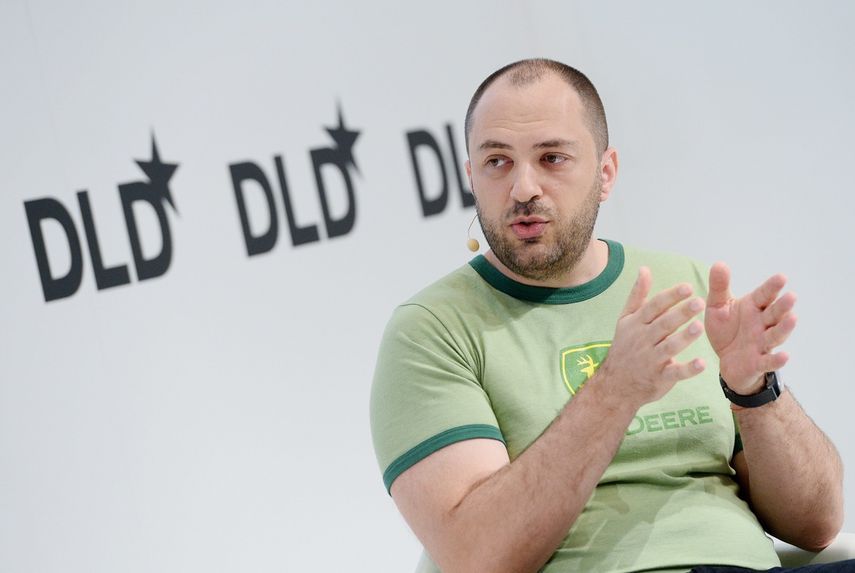 Fotografía del 18 de enero de 2016 que muestra a Jan Koum, cofundador de Whatsapp, durante una conferencia en Múnich, Alemania.