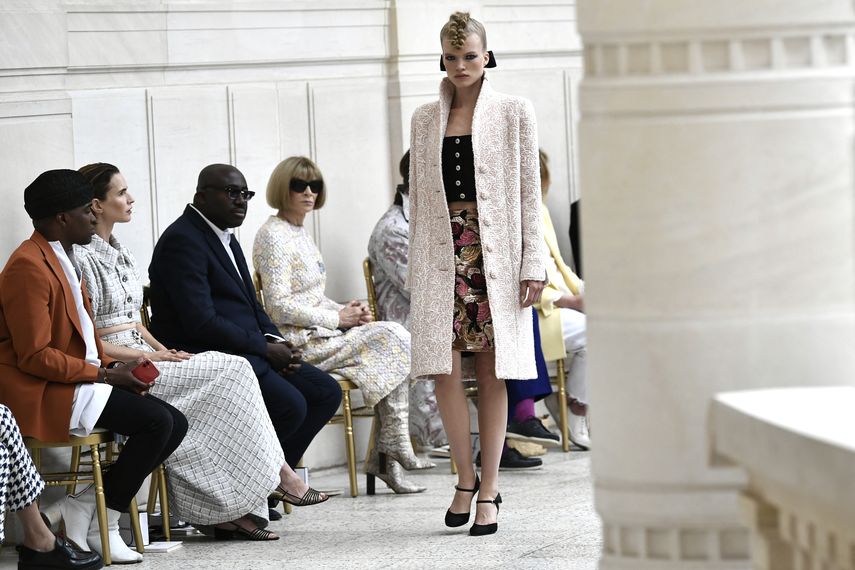 Chanel regresa a las pasarelas de París sin dejar lo virtual