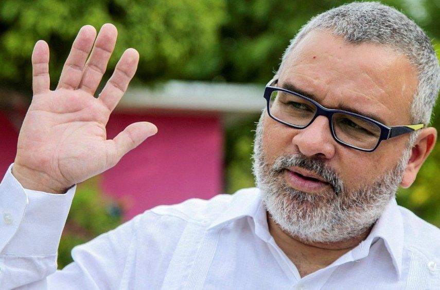Imagen publicada por la presidencia de Nicaragua que muestra al expresidente de Salvador, Mauricio Funes, ofreciendo una entrevista al canal de televisión oficial después de que Nicaragua le concediera asilo político, en Managua el 8 de septiembre de 2016.
