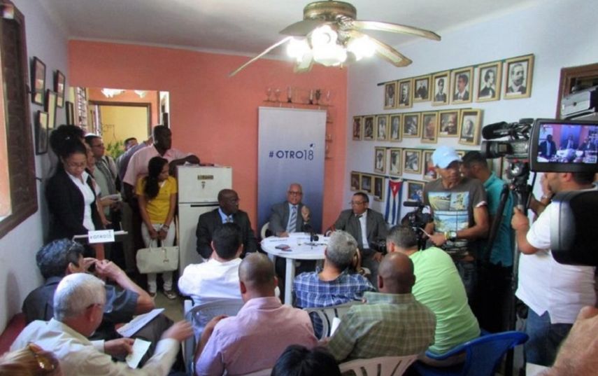 La Mesa de Unidad de Acción Democrática, la Plataforma Ciudadana #Otro18 (en la foto) y Ciudadanos Observadores de Procesos Electorales, son las tres agrupaciones de opositores cubanos que buscan explicar al mundo tanto el atropello a los activistas pro democráticos como al andamiaje constitucional y legal de Cuba.