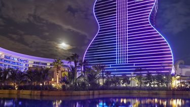 Área de la piscina del Guitar Hotel, del Seminole Hard Rock Hotel & Casino Hollywood.