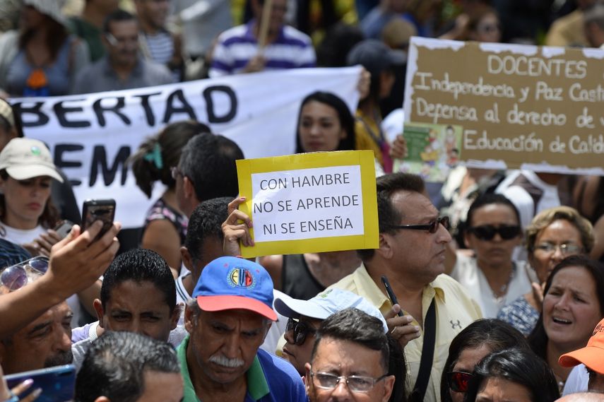 Profesores jubilados y pensionados llevan más de un año de protestas en Venezuela
