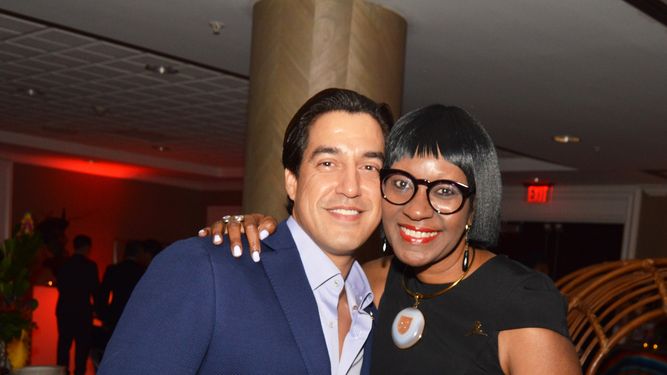 Andrés Asion y &nbsp;Wendy Grant.