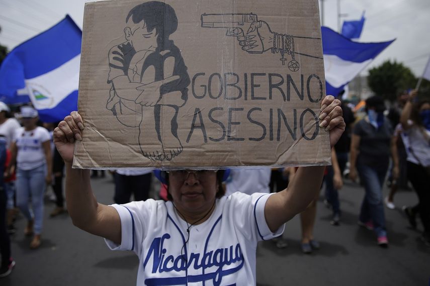 Cientos de nicaragüenses se manifiestan contra la represión y las amenazas del régimen de Daniel Ortega. 