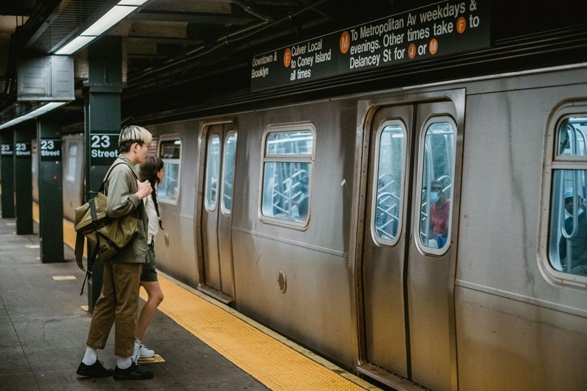 El paquete sospechoso de ser un artefacto explosivo fue encontrado cerca de una estación policial en Nueva York.