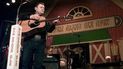 El cantante de música country Stonewall Jackson actúa en el escenario del Auditorio Ryman en Nashville, Tennesse, durante el regreso del programa Grand Ole Opry a su antigua casa, el 15 de enero de 1999. El cantante de música country Stonewall Jackson actúa en el escenario del Auditorio Ryman en Nashville, Tennesse, durante el regreso del programa Grand Ole Opry a su antigua casa, el 15 de enero de 1999.