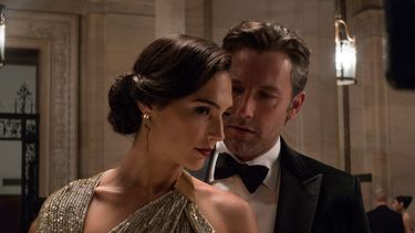 Los actores Ben Affleck y&nbsp;Gal Gadot en la película de Batman.