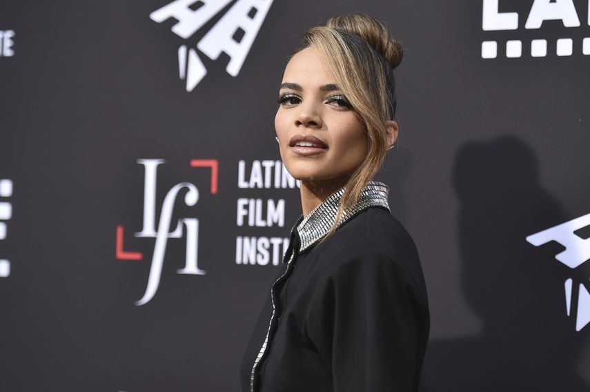 Leslie Grace llega a una función de In the Heights en el Festival Internacional de Cine Latino de Los Angeles el 4 de junio de 2021 en el Teatro Chino TCL en Los Angeles.
