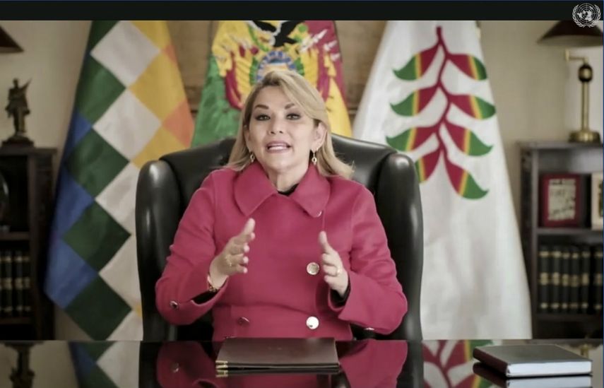 La presidenta de Bolivia Jeanine Áñez habla en un discurso pregrabado ante la Asamblea General de Naciones Unidas el miércoles 23 de septiembre del 2020.