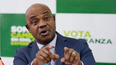 Luis Gilberto Murillo da una conferencia de prensa para anunciar que es el compañero de fórmula del candidato presidencial Sergio Fajardo en Bogotá, Colombia, el 17 de marzo de 2022