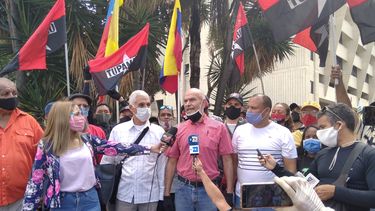 Militantes de Tupamaro protestan por la intervenci&oacute;n del partido frente al ilegal TSJ, controlado por el r&eacute;gimen de Nicol&aacute;s Maduro.