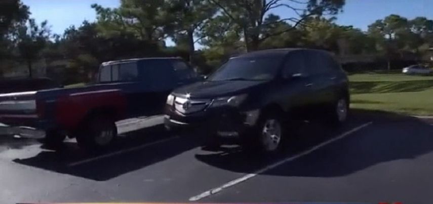 Al menos unos 70 vehículos habrían tenido daños por intrusismo.