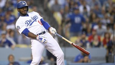 Puig también se golpeó un pie con un foul en su segundo turno al bate.