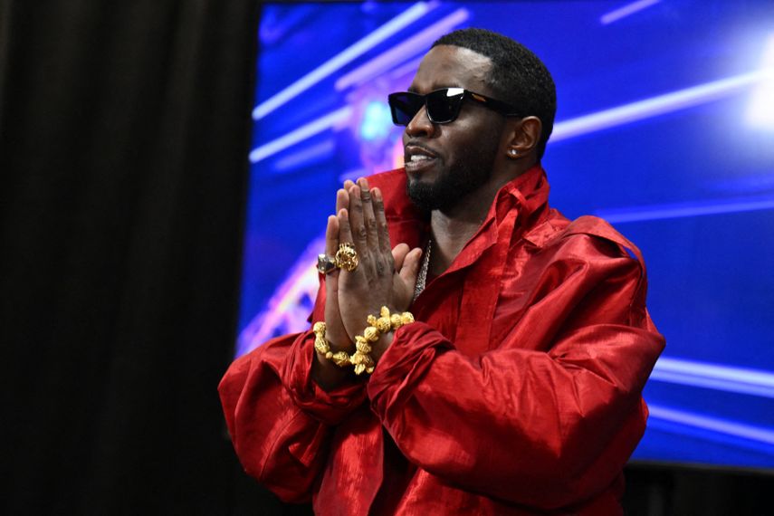El productor y músico estadounidense Sean Diddy Combs llega a la sala de prensa de los MTV Video Music Awards en el Prudential Center de Newark, Nueva Jersey, el 12 de septiembre de 2023.