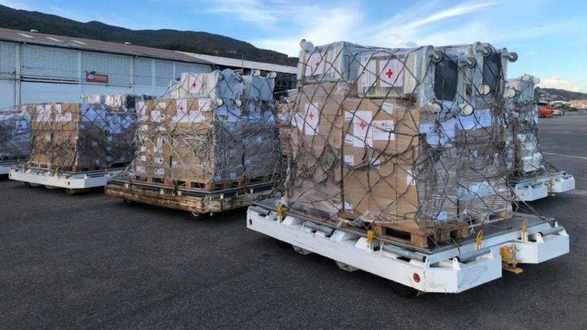 Un cargamento de ayuda humanitaria internacional llega a Venezuela.