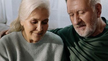 Comprender tu situación financiera actual y planificar los beneficios, como el Seguro Social y las pensiones, son pasos importantes para determinar cuántos ingresos podrías tener durante la jubilación