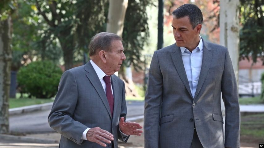 Edmundo González Urrutia y Pedro Sánchez, en La Moncloa.