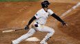 El patrullero Juan Soto, en ese entonces de los Yanquis de Nueva York, batea durante el tercer juego de la Serie Mundial de 2024.
