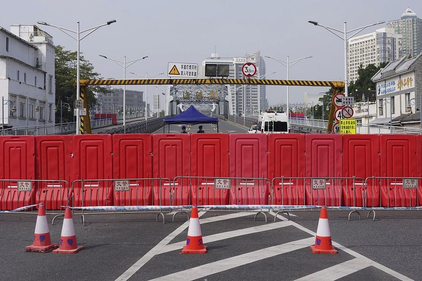 Barreras de un control de seguridad, en el distrito de Haizhu, en la ciudad de Guangzhou, en la provincia sureña de Guangdong, China, el 11 de noviembre de 2022.