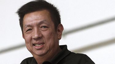 el valencia pasa a manos del magnate peter lim