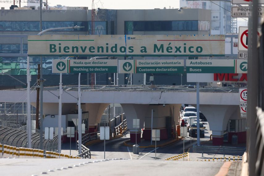 Letrero en la frontera en El Paso, Texas.
