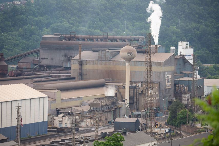 La planta siderúrgica Edgar Thomson de US Steel a lo largo del río Monongahela en Braddock, Pensilvania, el 4 de junio de 2024.