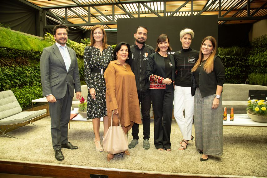 Directiva del del Caracas Design Week (CCSDW), junto a parte de los aliados de la edición 2025.