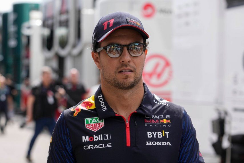 El piloto mexicano Sergio Pérez (Red Bull) llega al circuito de Monza, sede del Gran Premio de Italia, el jueves 31 de agosto de 2023.